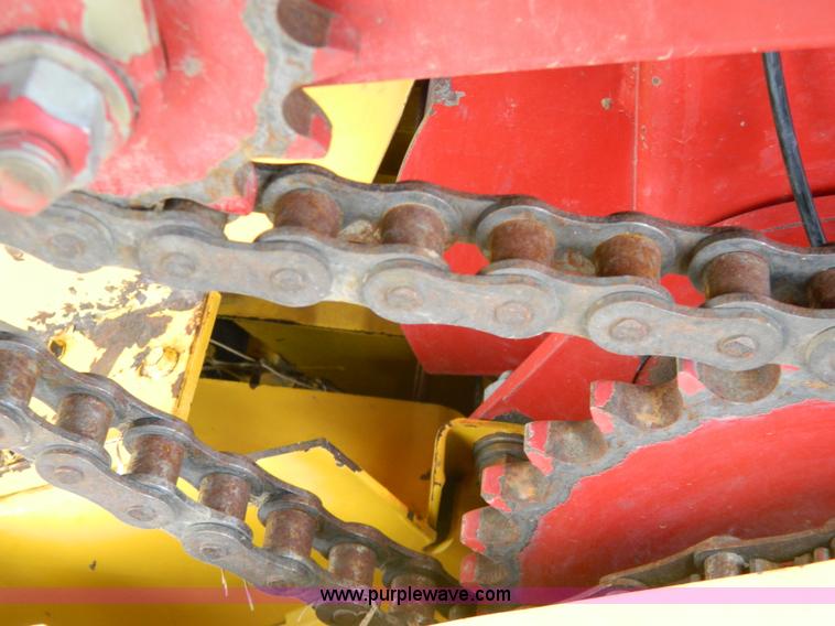 image for item G7855 2003 New Holland BR780 round baler