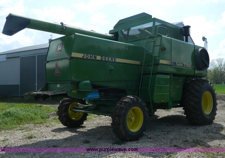 image for item G7859 1984 John Deere 7720 Turbo combine