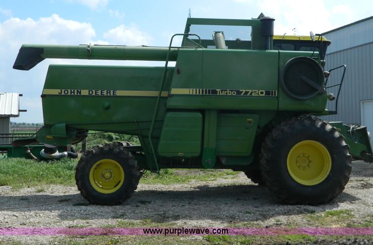 image for item G7859 1984 John Deere 7720 Turbo combine