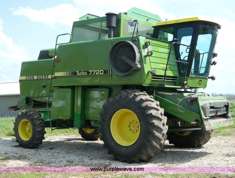 image for item G7859 1984 John Deere 7720 Turbo combine