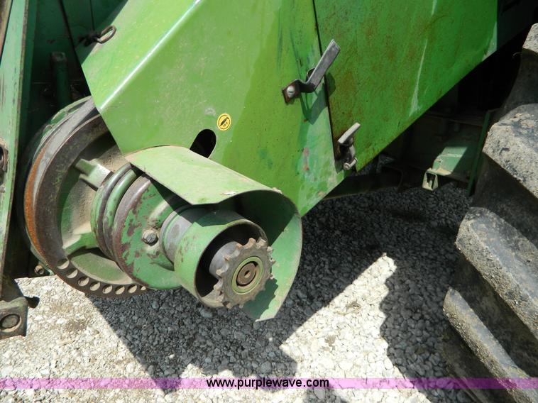 image for item G7859 1984 John Deere 7720 Turbo combine