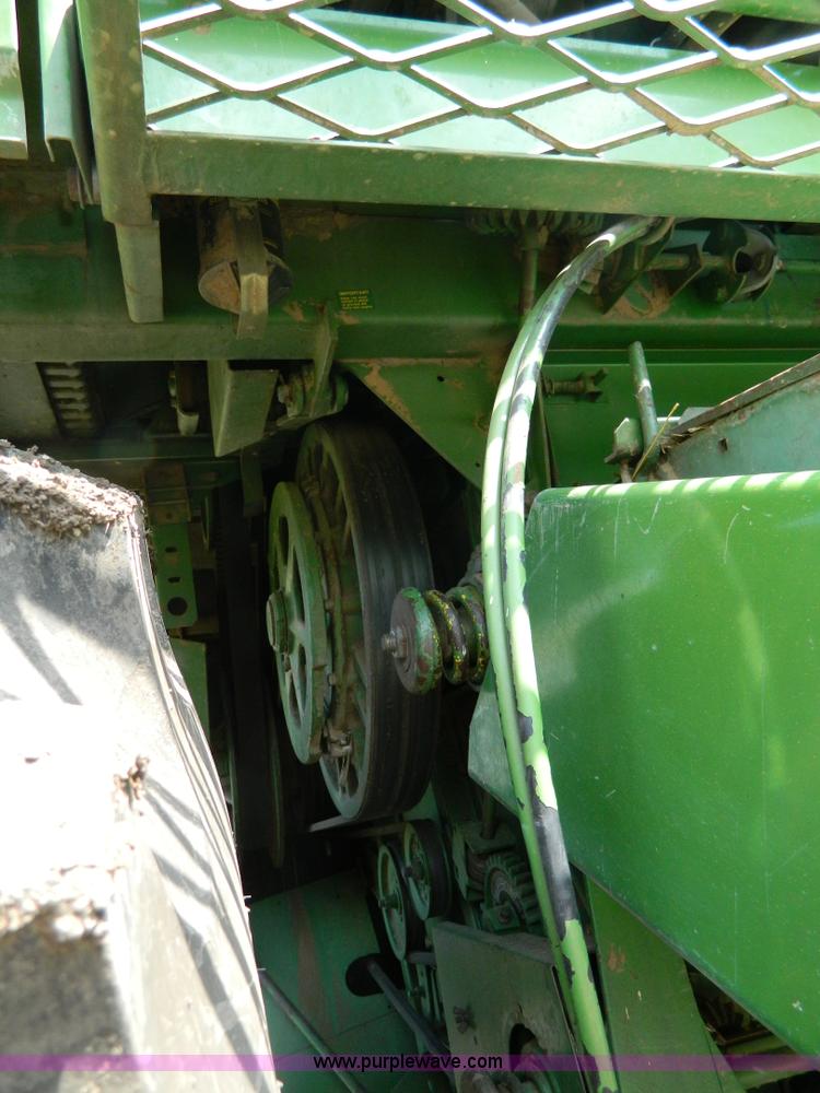 image for item G7859 1984 John Deere 7720 Turbo combine
