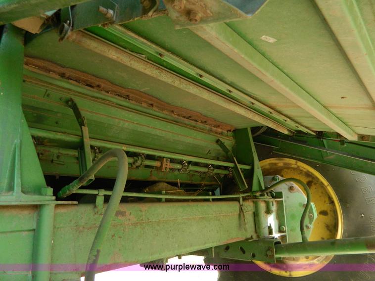image for item G7859 1984 John Deere 7720 Turbo combine