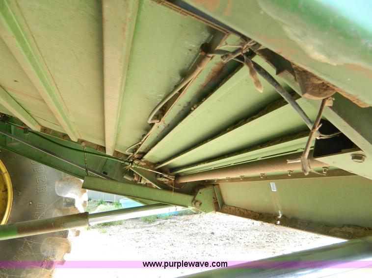 image for item G7859 1984 John Deere 7720 Turbo combine