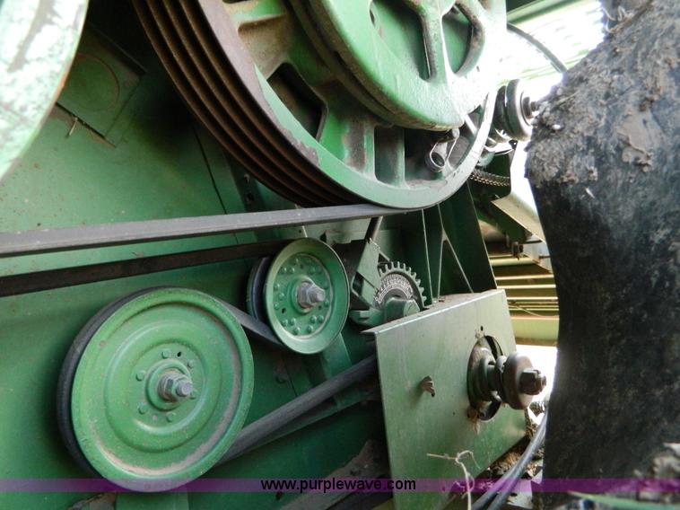 image for item G7859 1984 John Deere 7720 Turbo combine