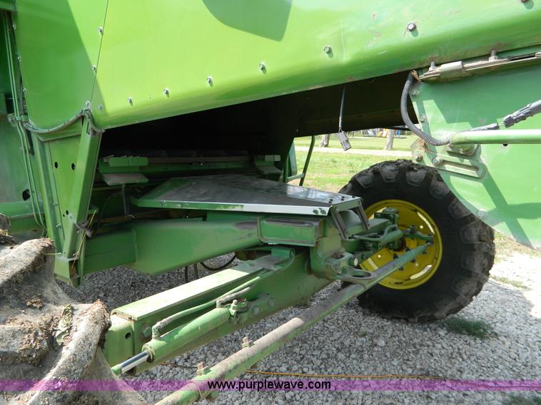 image for item G7859 1984 John Deere 7720 Turbo combine