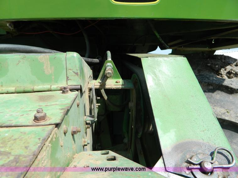 image for item G7859 1984 John Deere 7720 Turbo combine