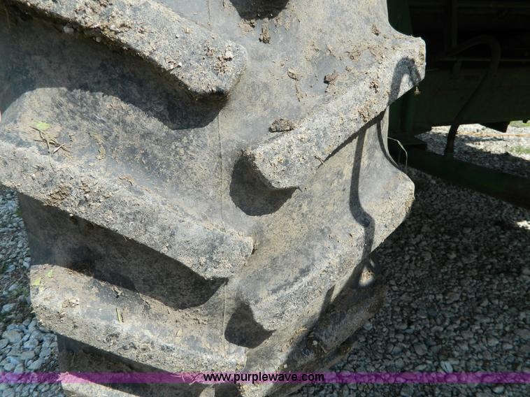 image for item G7859 1984 John Deere 7720 Turbo combine