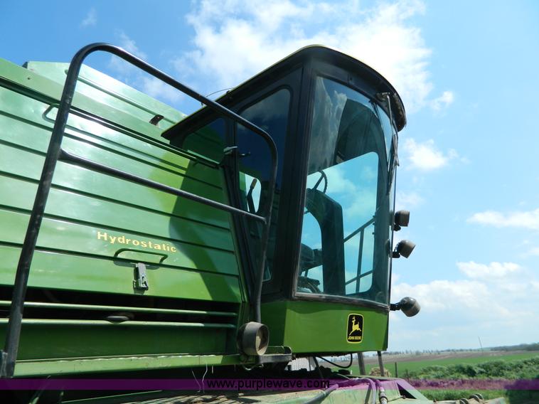 image for item G7859 1984 John Deere 7720 Turbo combine