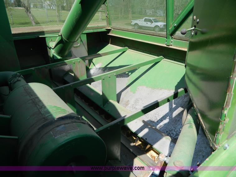 image for item G7859 1984 John Deere 7720 Turbo combine