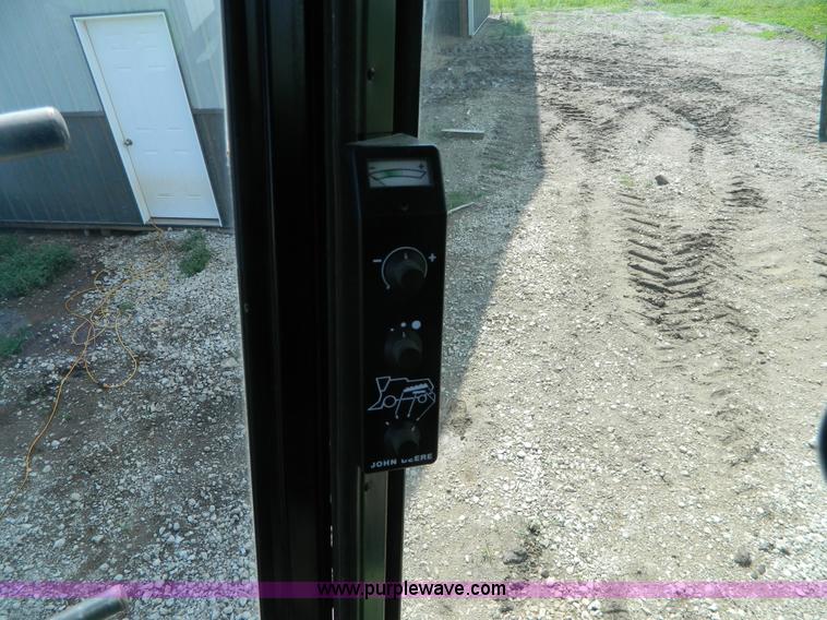 image for item G7859 1984 John Deere 7720 Turbo combine