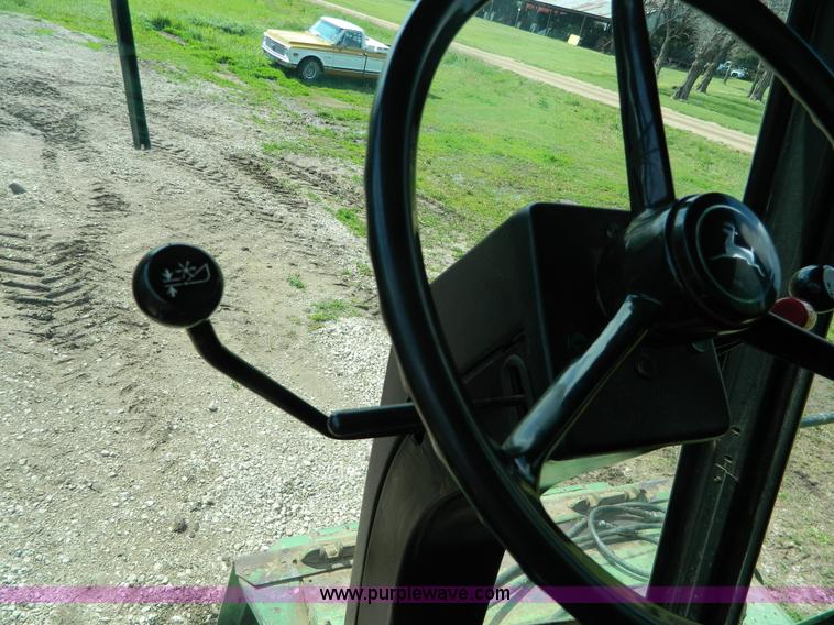 image for item G7859 1984 John Deere 7720 Turbo combine