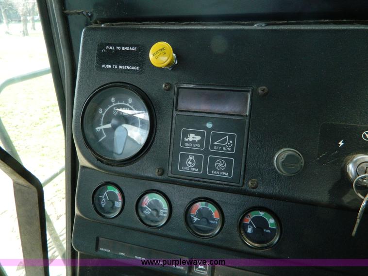 image for item G7859 1984 John Deere 7720 Turbo combine