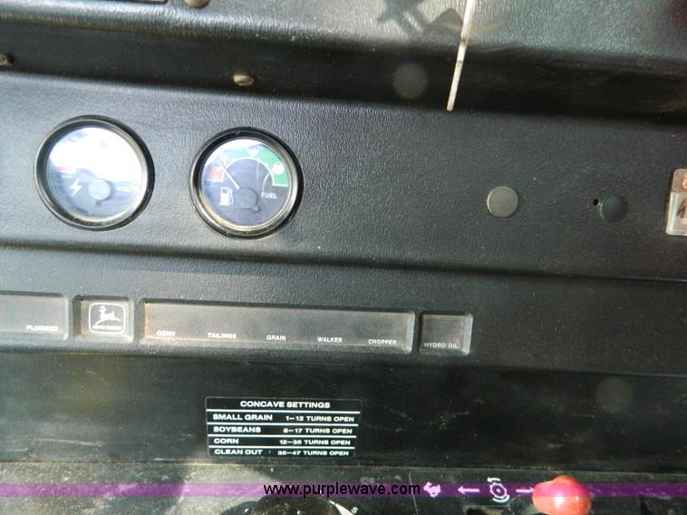 image for item G7859 1984 John Deere 7720 Turbo combine