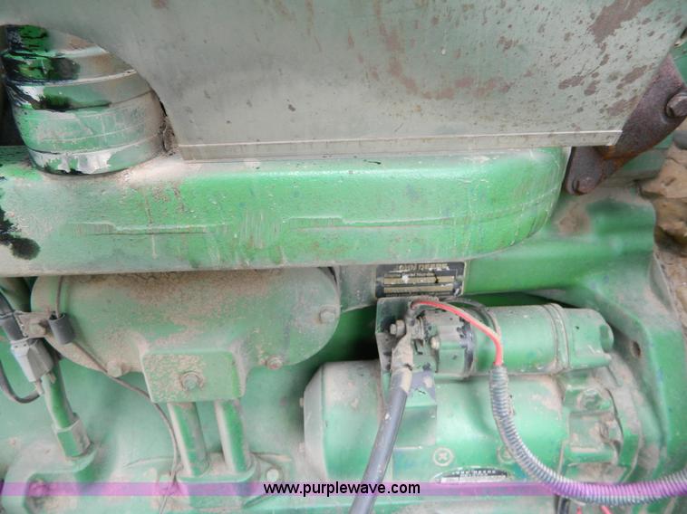 image for item G7859 1984 John Deere 7720 Turbo combine