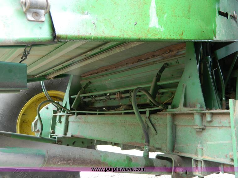 image for item G7859 1984 John Deere 7720 Turbo combine