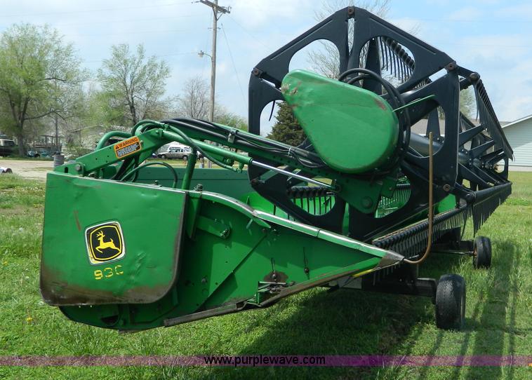 image for item G7861 1996 John Deere 930 rigid header