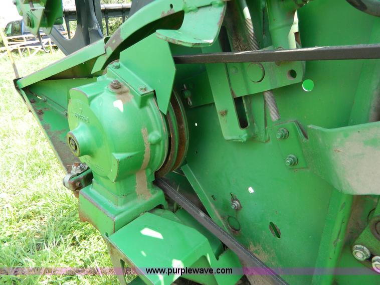 image for item G7861 1996 John Deere 930 rigid header