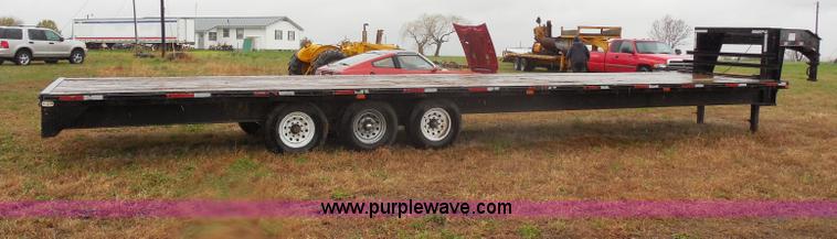 image for item H3228 2002 Starlite Triple axle gooseneck trailer