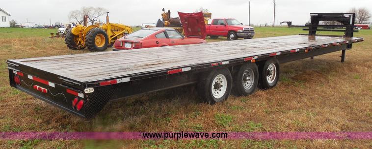 image for item H3228 2002 Starlite Triple axle gooseneck trailer