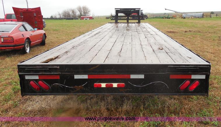 image for item H3228 2002 Starlite Triple axle gooseneck trailer