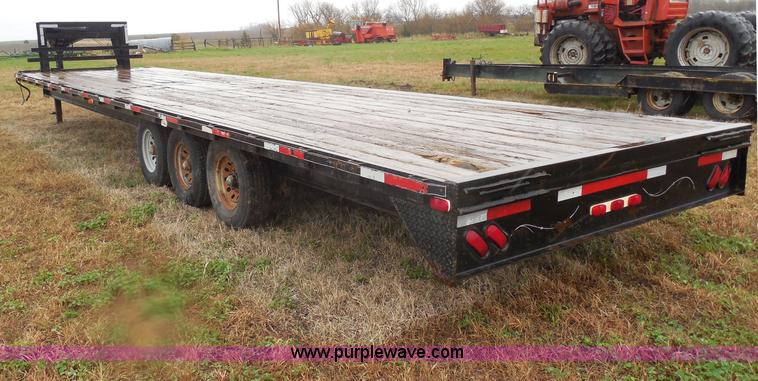 image for item H3228 2002 Starlite Triple axle gooseneck trailer