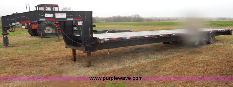 image for item H3228 2002 Starlite Triple axle gooseneck trailer