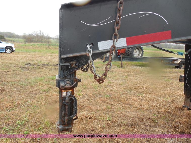 image for item H3228 2002 Starlite Triple axle gooseneck trailer