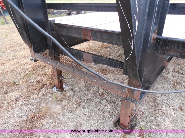 image for item H3228 2002 Starlite Triple axle gooseneck trailer