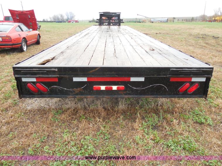 image for item H3228 2002 Starlite Triple axle gooseneck trailer