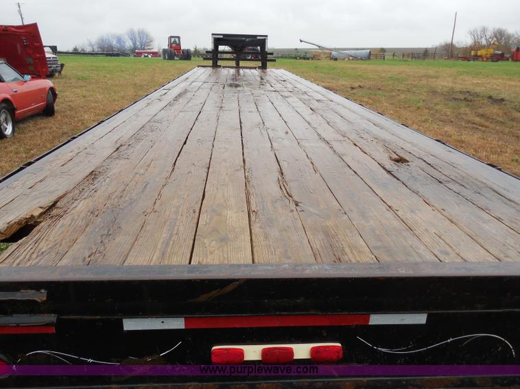 image for item H3228 2002 Starlite Triple axle gooseneck trailer