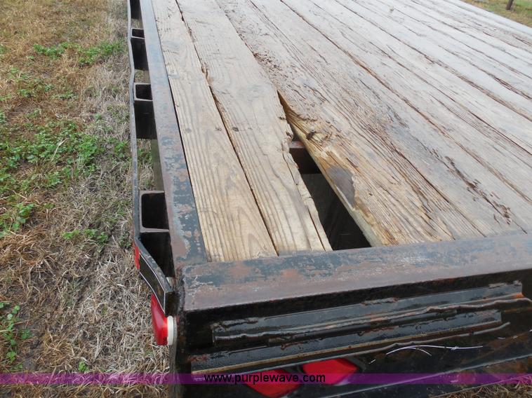 image for item H3228 2002 Starlite Triple axle gooseneck trailer