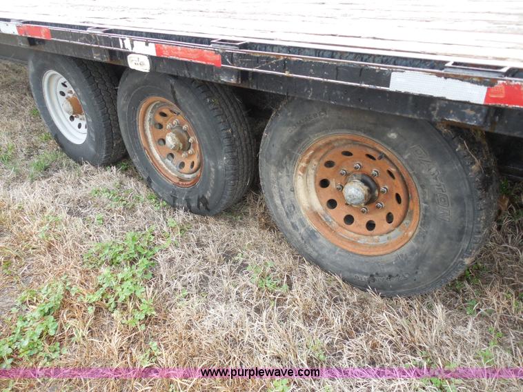 image for item H3228 2002 Starlite Triple axle gooseneck trailer