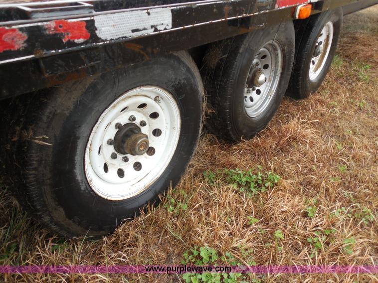 image for item H3228 2002 Starlite Triple axle gooseneck trailer