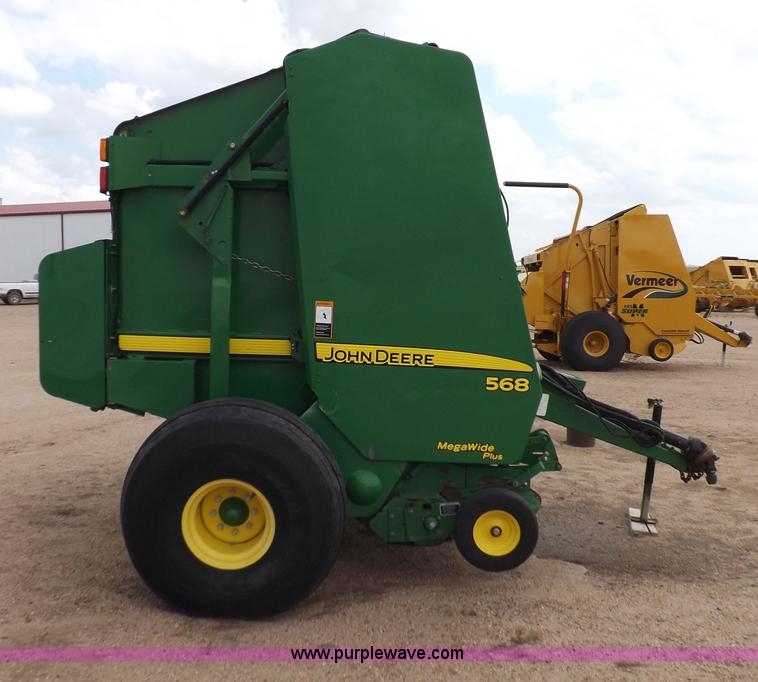 image for item H7111 2008 John Deere 568 round baler