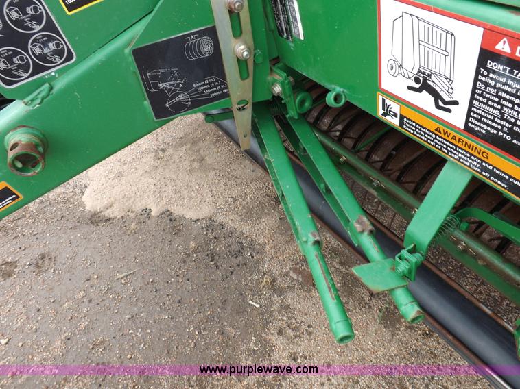 image for item H7111 2008 John Deere 568 round baler