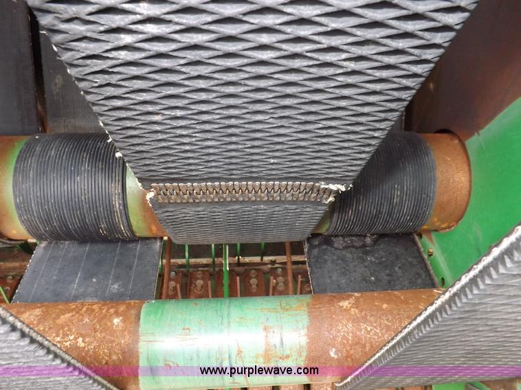 image for item H7111 2008 John Deere 568 round baler