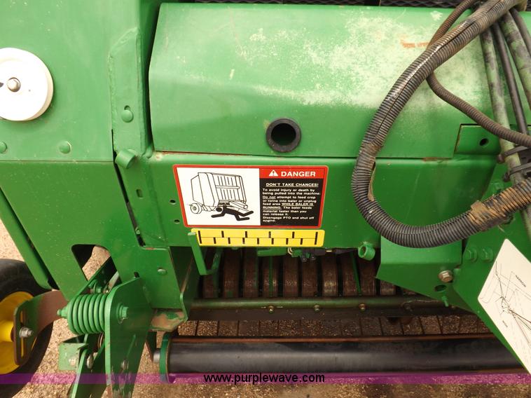 image for item H7111 2008 John Deere 568 round baler