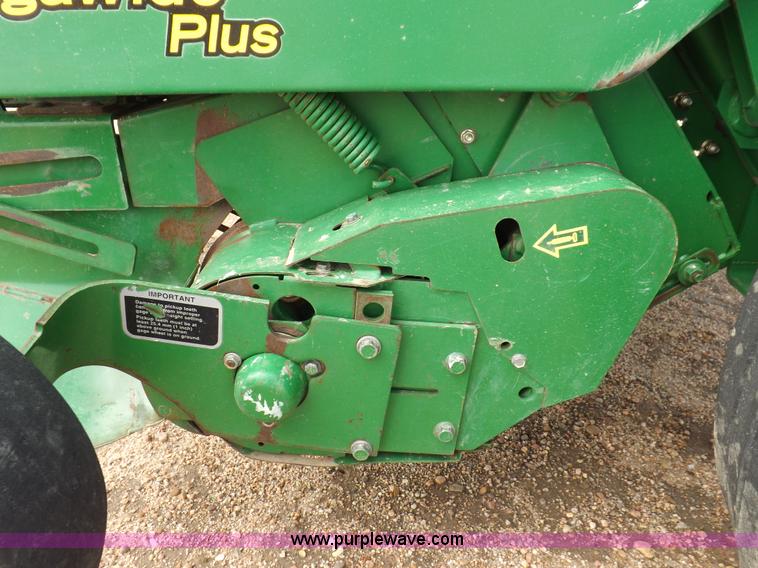 image for item H7111 2008 John Deere 568 round baler