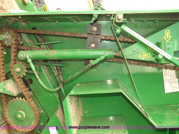 image for item H7111 2008 John Deere 568 round baler