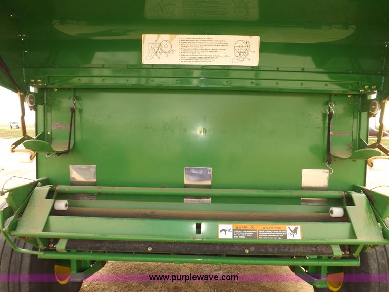 image for item H7111 2008 John Deere 568 round baler