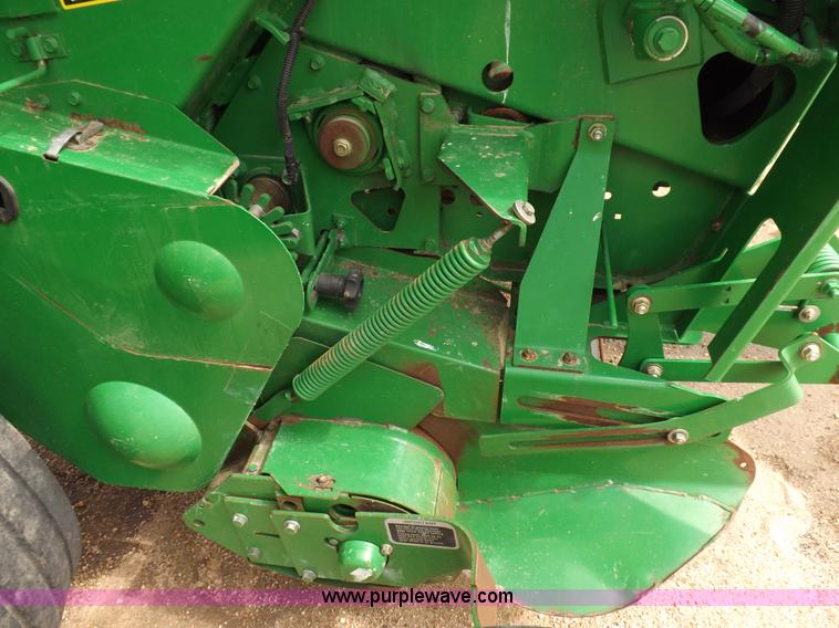 image for item H7111 2008 John Deere 568 round baler