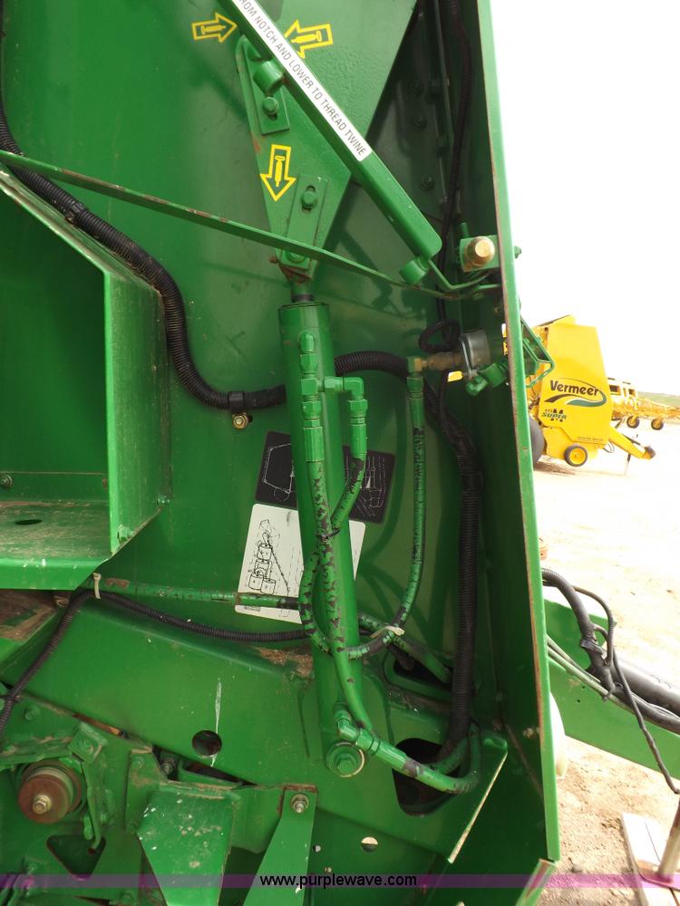 image for item H7111 2008 John Deere 568 round baler