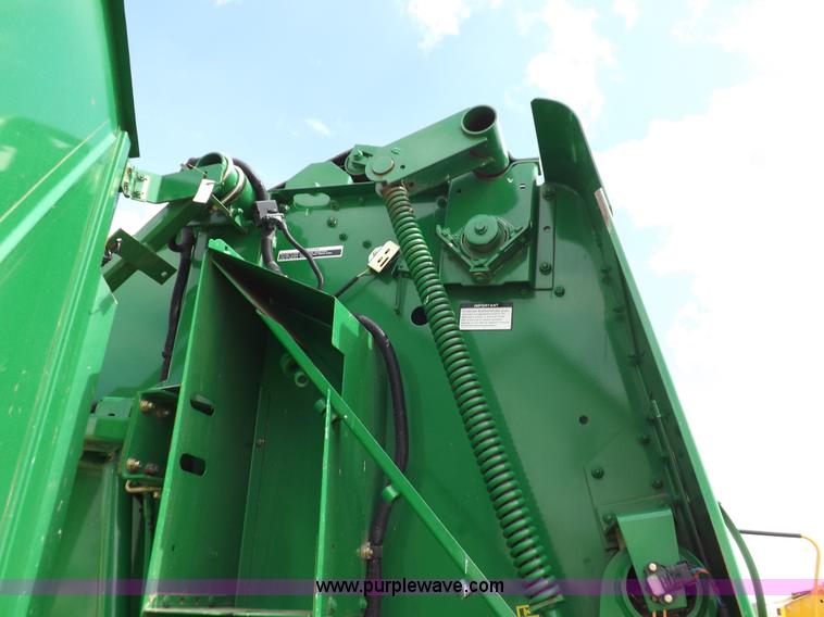 image for item H7111 2008 John Deere 568 round baler