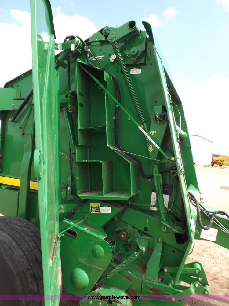 image for item H7111 2008 John Deere 568 round baler