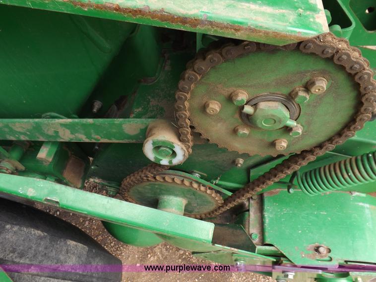 image for item H7111 2008 John Deere 568 round baler