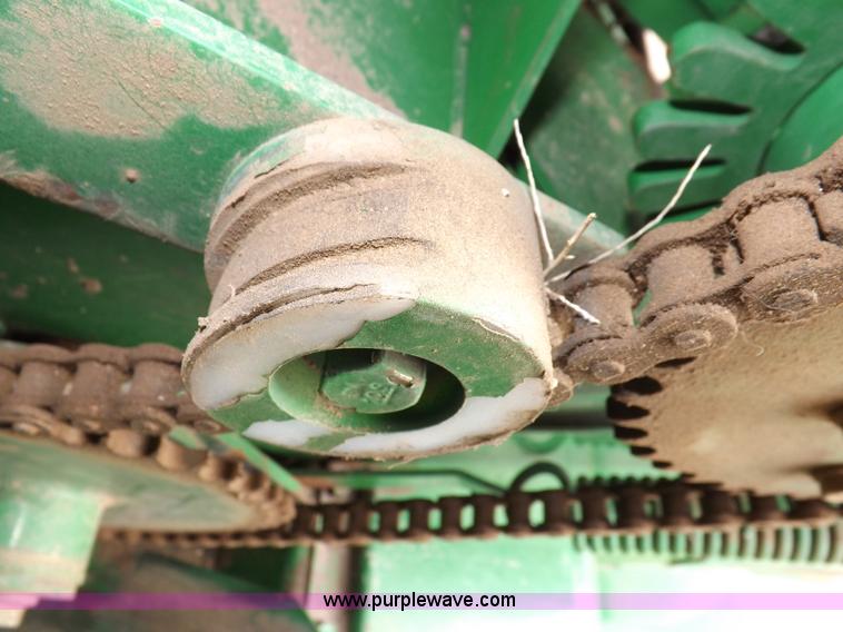 image for item H7111 2008 John Deere 568 round baler