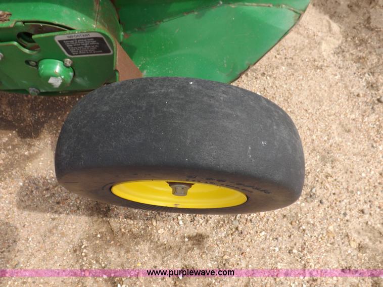 image for item H7111 2008 John Deere 568 round baler