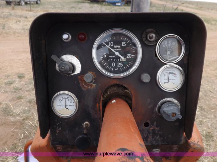 image for item H7182 Allis Chalmers 200 tractor