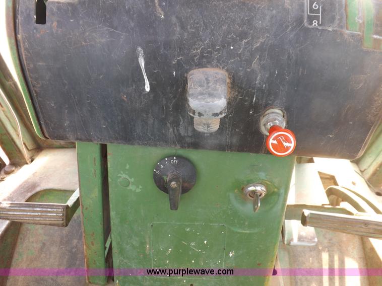 image for item H7184 John Deere 4620 tractor